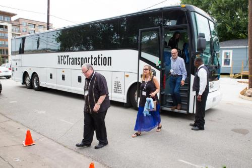2017HoustoniaMag-ArtGiraldoPhoto-6552 - CRMA guests ARRIVING on bus