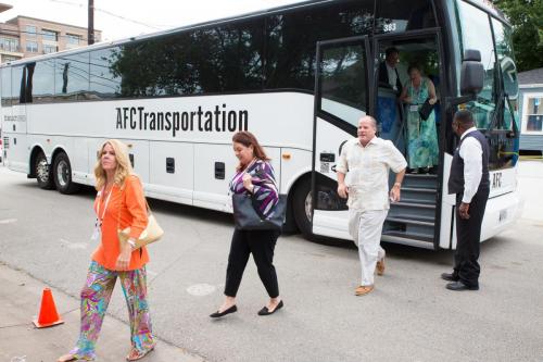 2017HoustoniaMag-ArtGiraldoPhoto-6559 - CRMA guests ARRIVING on bus